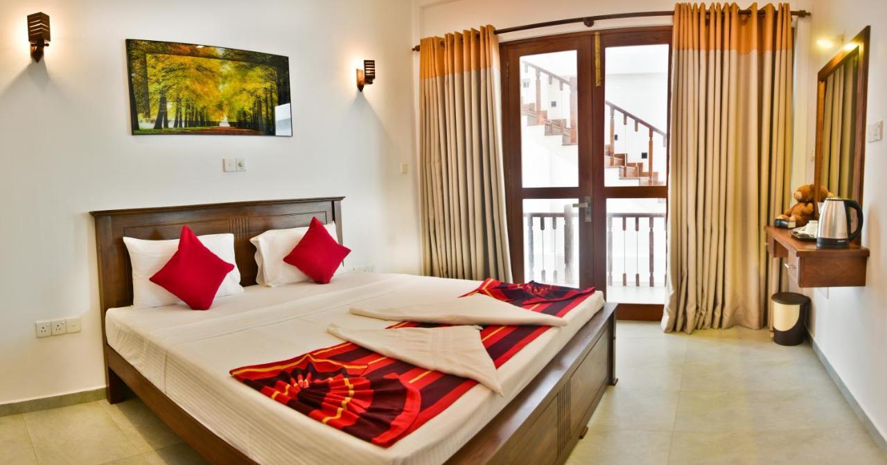 Rominrich Hotel Hikkaduwa Ngoại thất bức ảnh